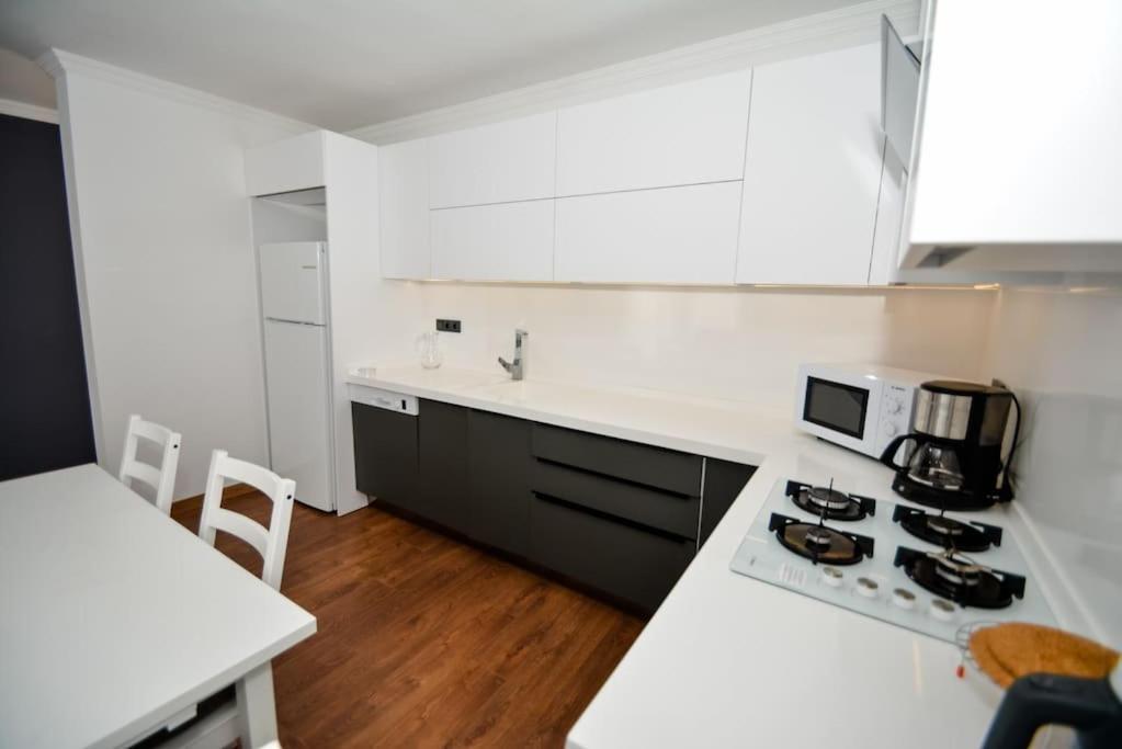Apartment 300m To 2 Bedroom Upstairs Flat With Pool - Yeni Duenya B2