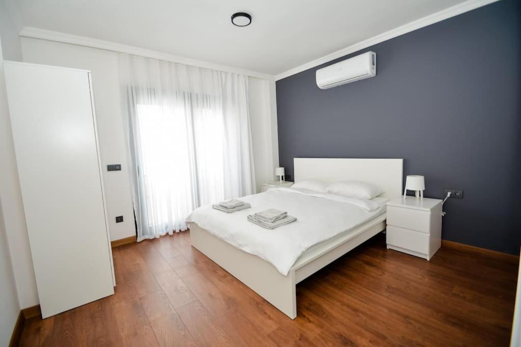 300m To 2 Bedroom Upstairs Flat With Pool - Yeni Duenya B2 Apartment *