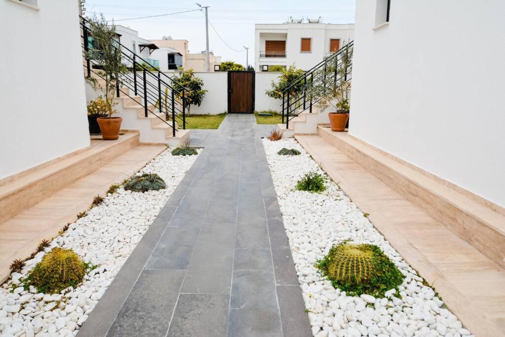 Appartement 300m To 2 Bedroom Upstairs Flat With Pool - Yeni Duenya B2 *