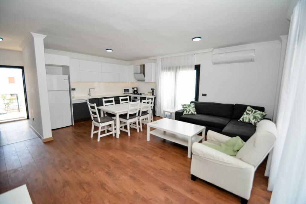 300m To 2 Bedroom Upstairs Flat With Pool - Yeni Duenya B2 * Bodrum