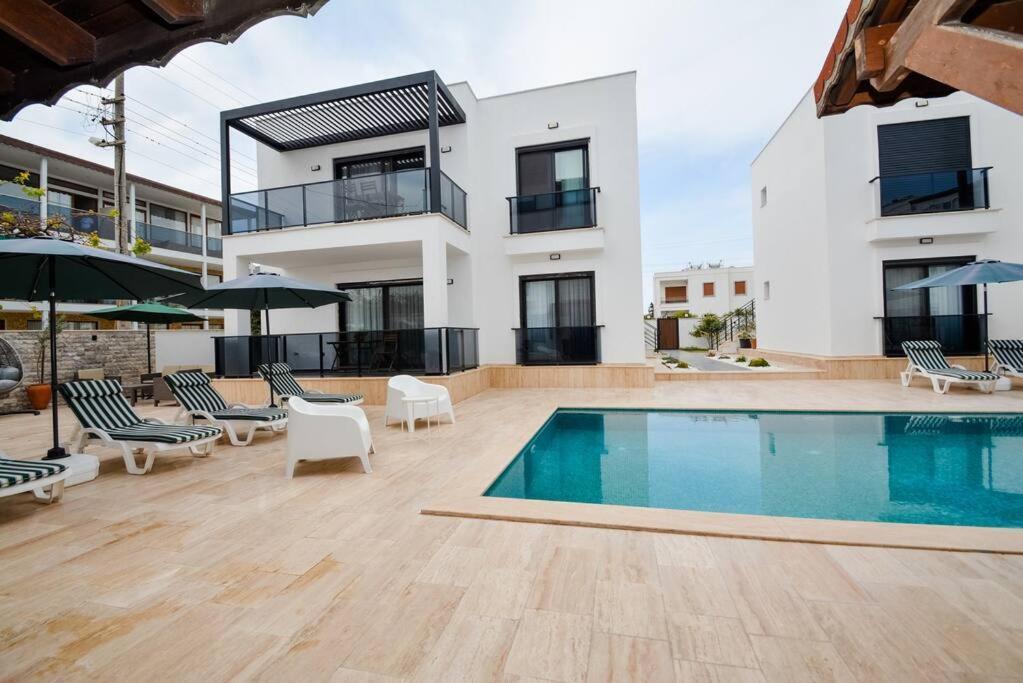 Apartment 300m To 2 Bedroom Upstairs Flat With Pool - Yeni Duenya B2 *
